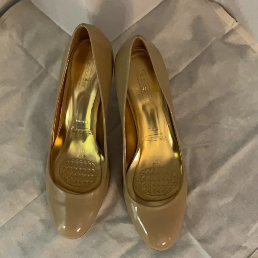 Coach Salma Soft Patent Leather Heels, Size 8B, Tan/Beige - Picture 2 of 13
